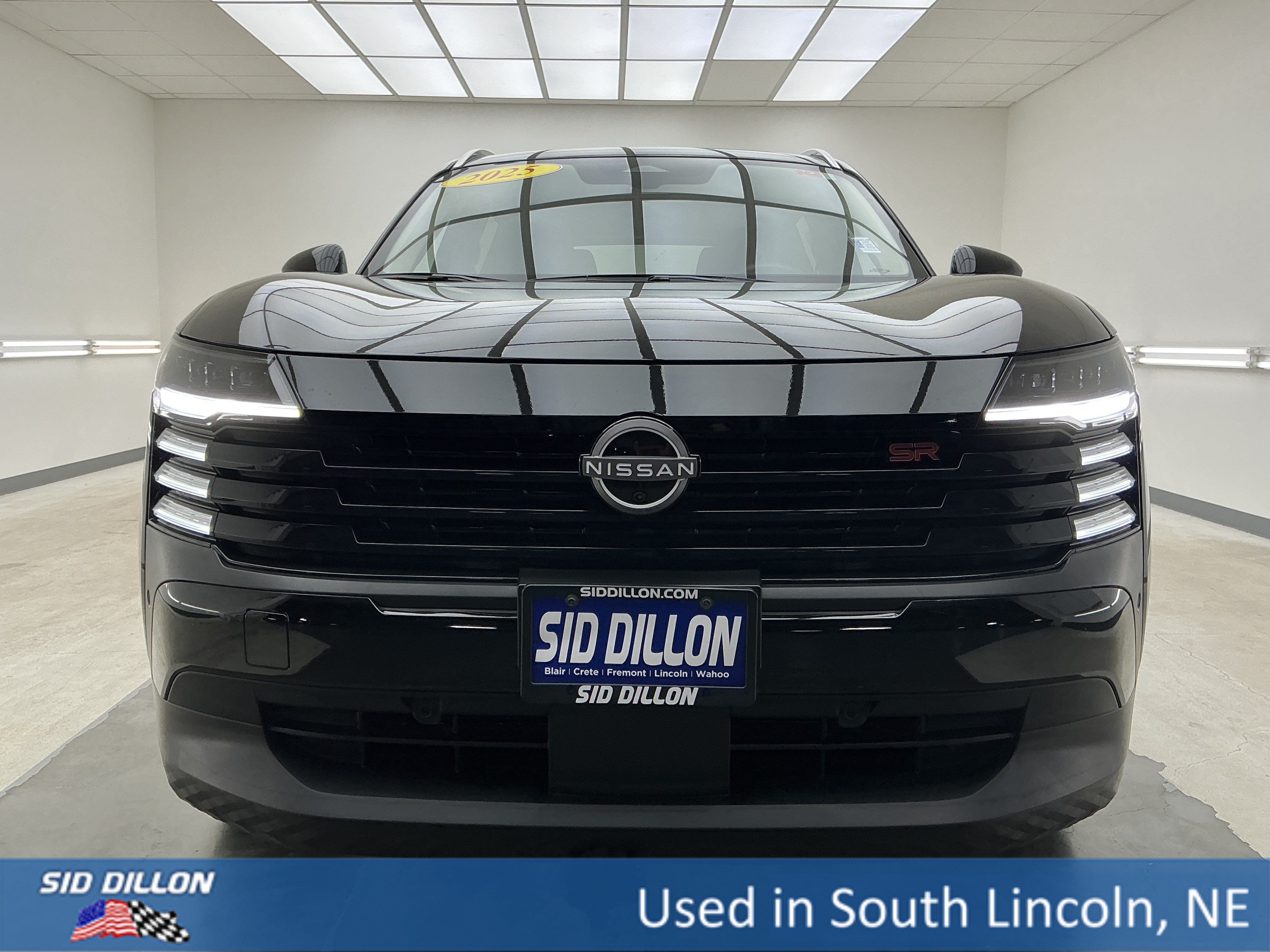 Used 2025 Super Black Nissan SR image 2