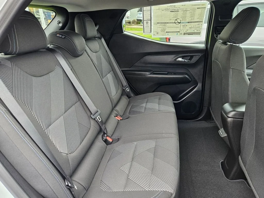 New 2027 Summit White Chevrolet LT image 28
