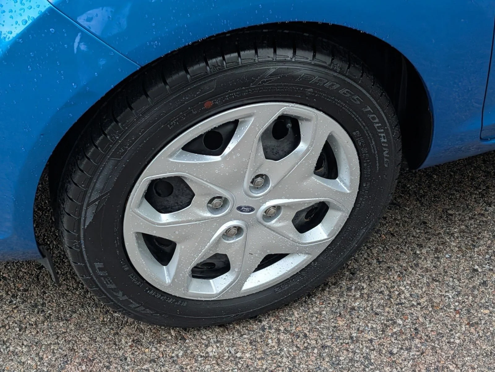Used 2012 Blue Ford SE image 14