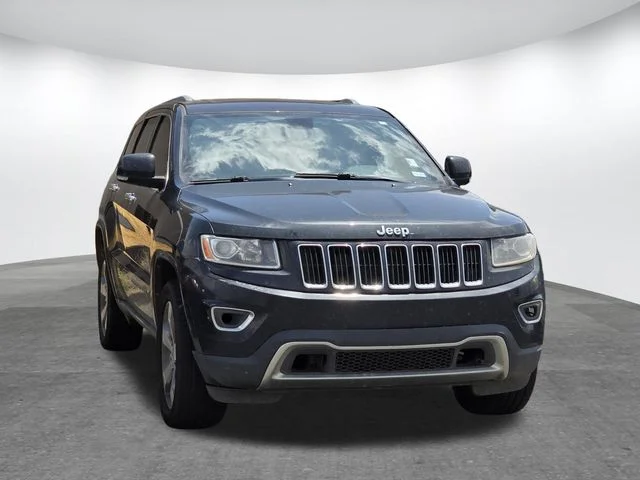 Used 2014 Brilliant Black Crystal Pearlcoat Jeep Limited image 6