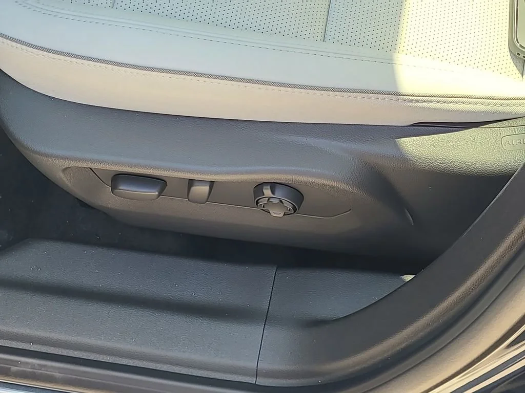New 2026 Quartz Blue Metallic Buick Avenir image 16