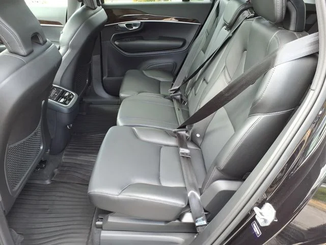 Used 2019 Black Volvo T5 Momentum image 18