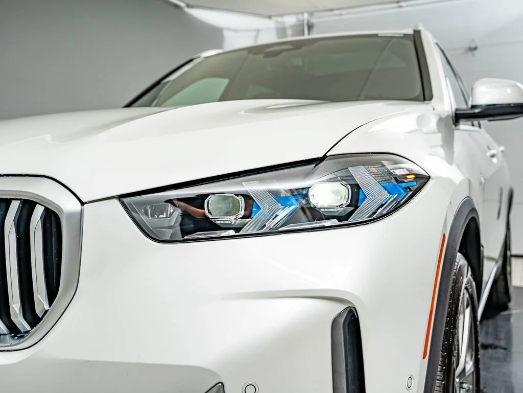 New 2026 Mineral White Metallic BMW xDrive40i image 13