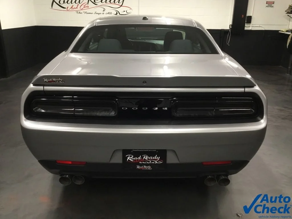 Used 2018 Silver Dodge SXT image 9