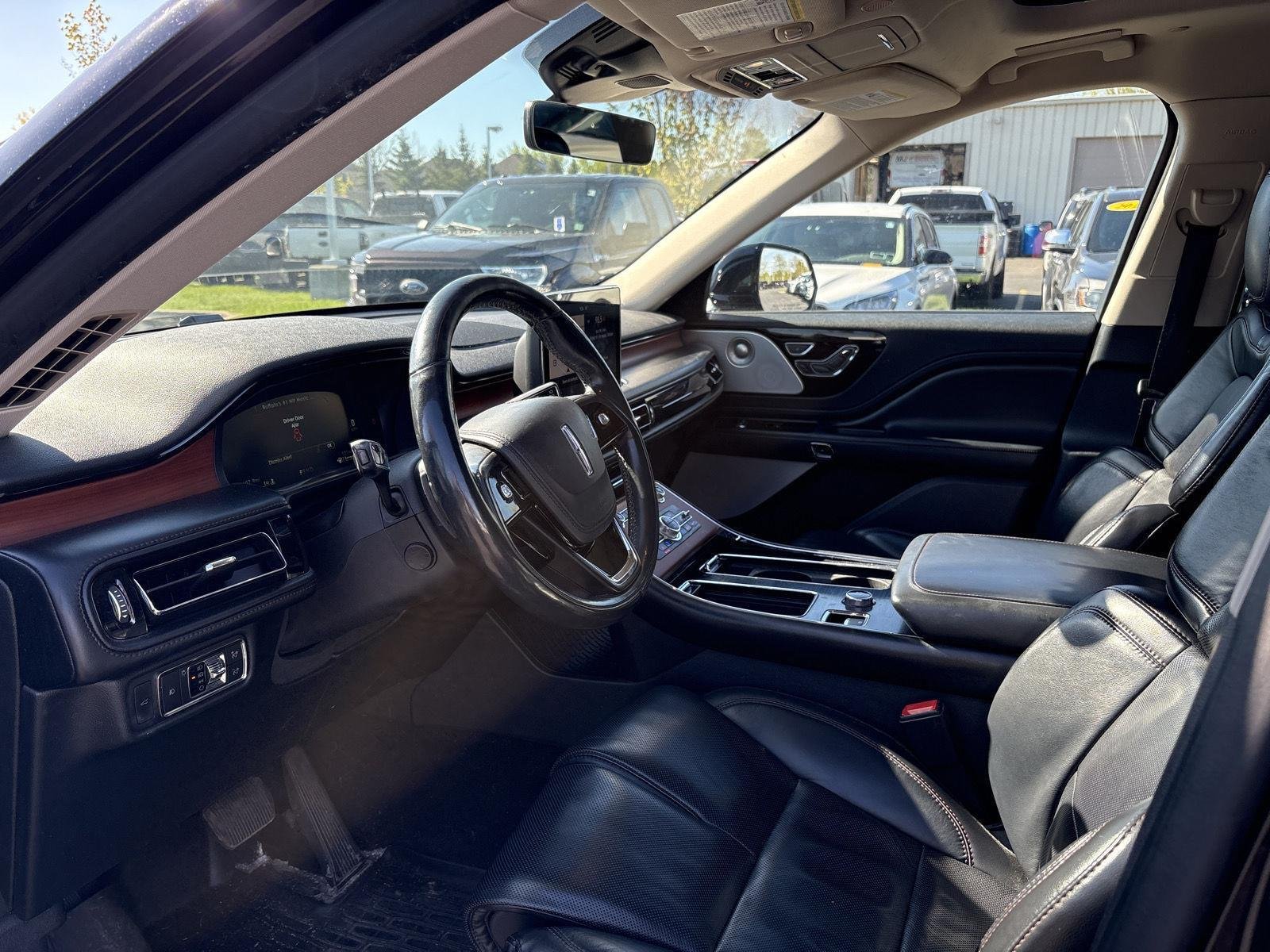 Used 2020 Infinite Black Metallic Lincoln Reserve image 6
