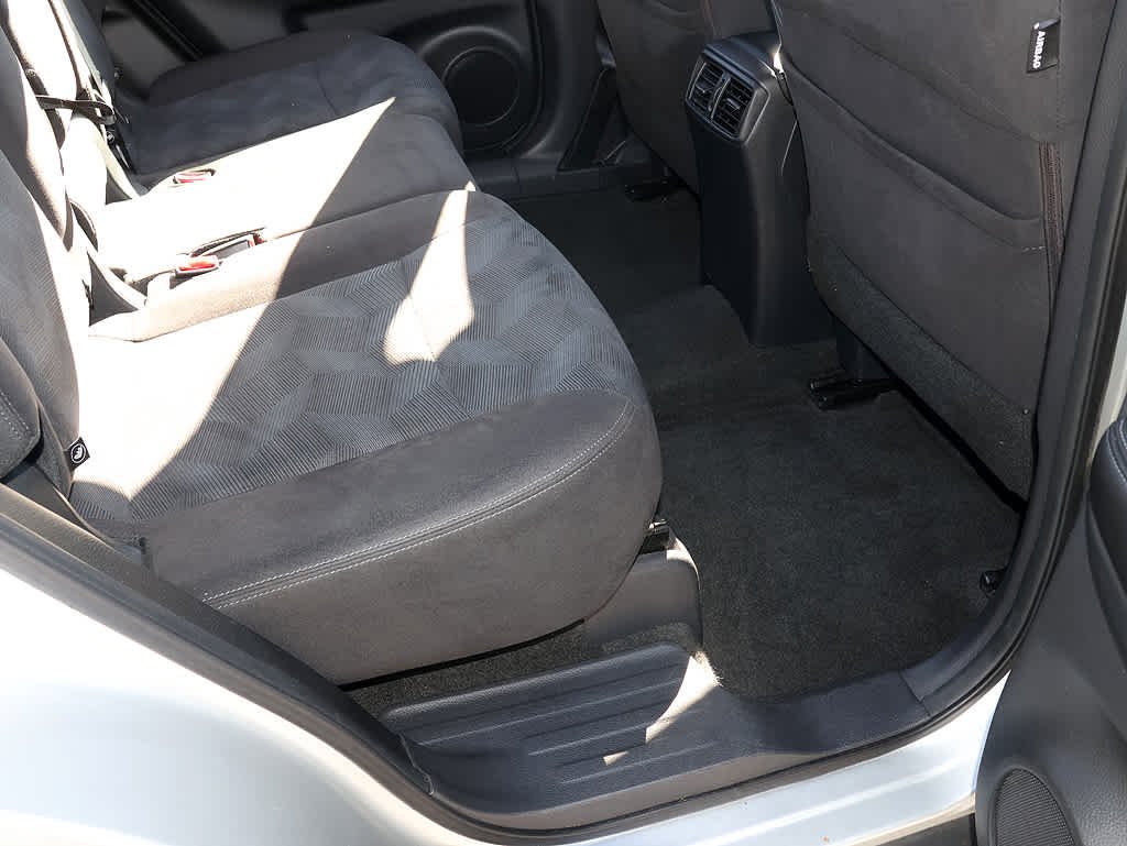 Used 2015 Brilliant Silver Nissan S image 24