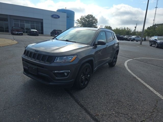 Used 2019 Crystal Metallic Jeep Latitude image 7