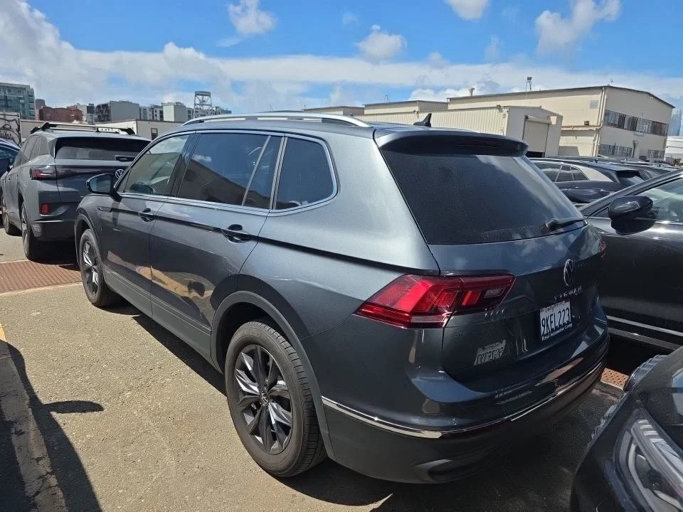 Used 2023  Volkswagen 2.0T SE image 3