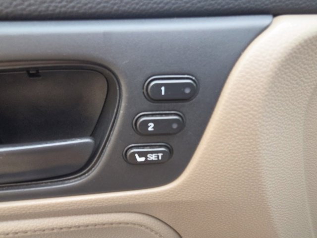 Used 2023 White Honda EX-L image 26