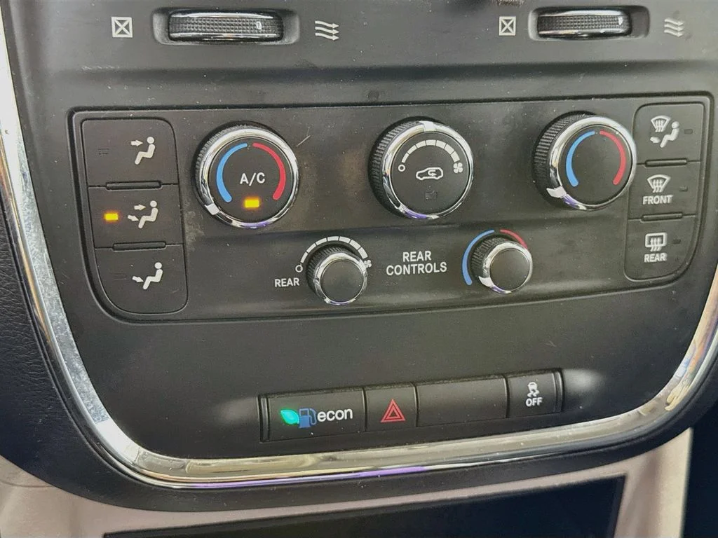 Used 2015 Silver Dodge SXT image 15