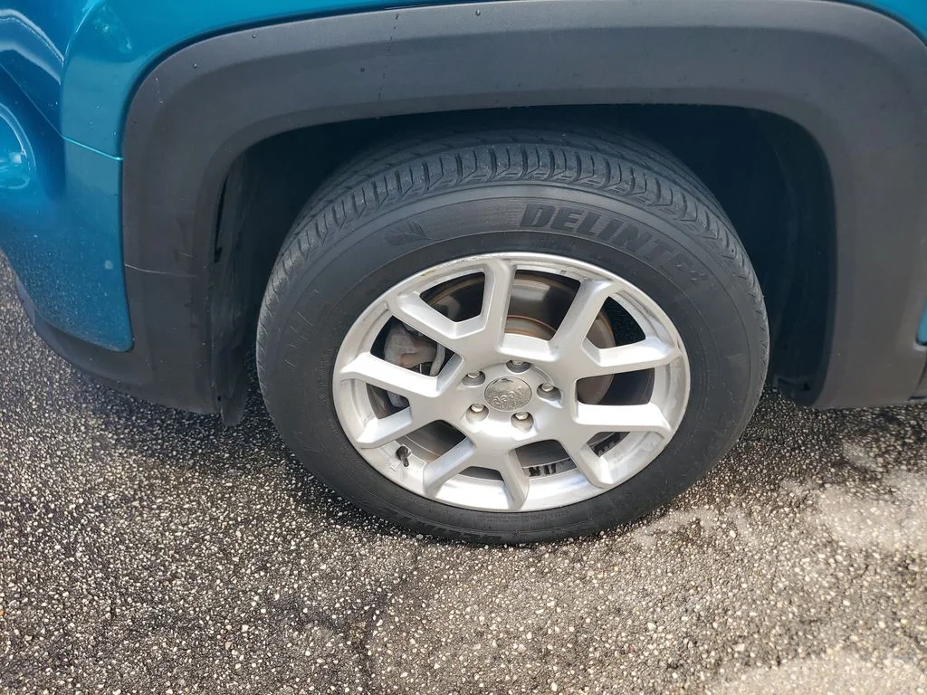 Used 2020 Blue Jeep Latitude image 3