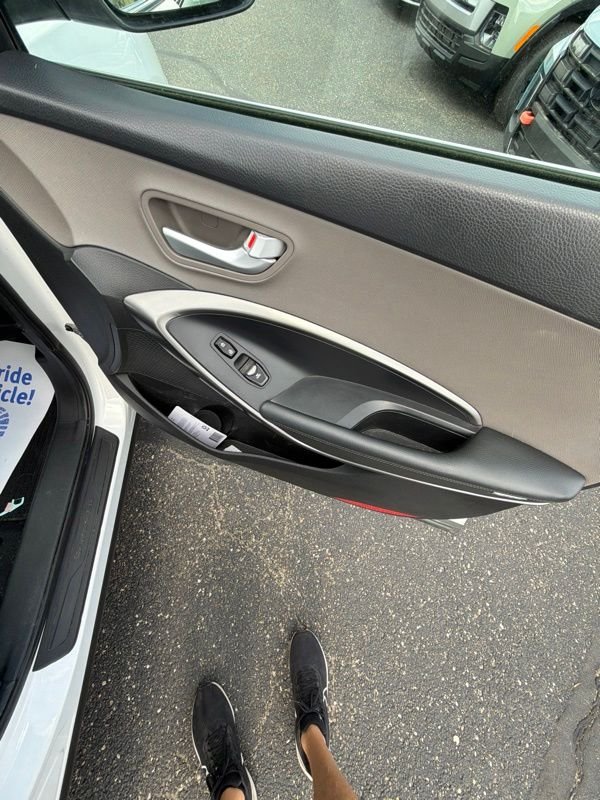 Used 2017 White Hyundai 2.4 Base image 9