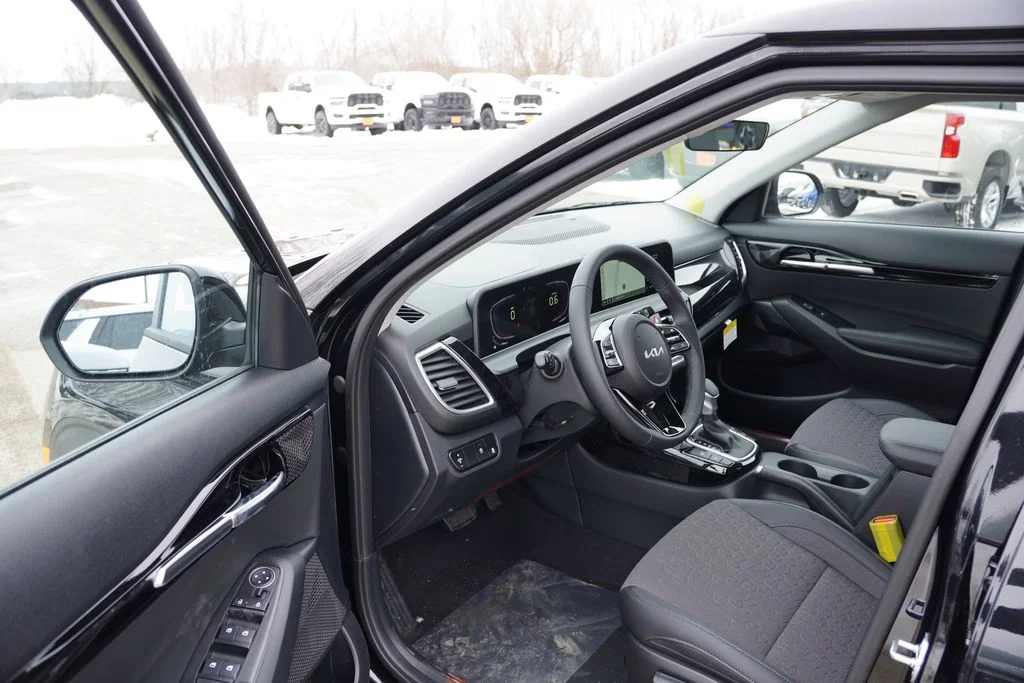 New 2026 Fusion Black Kia S image 10