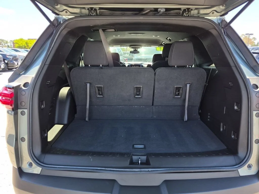 Used 2023 Green Chevrolet LT image 26