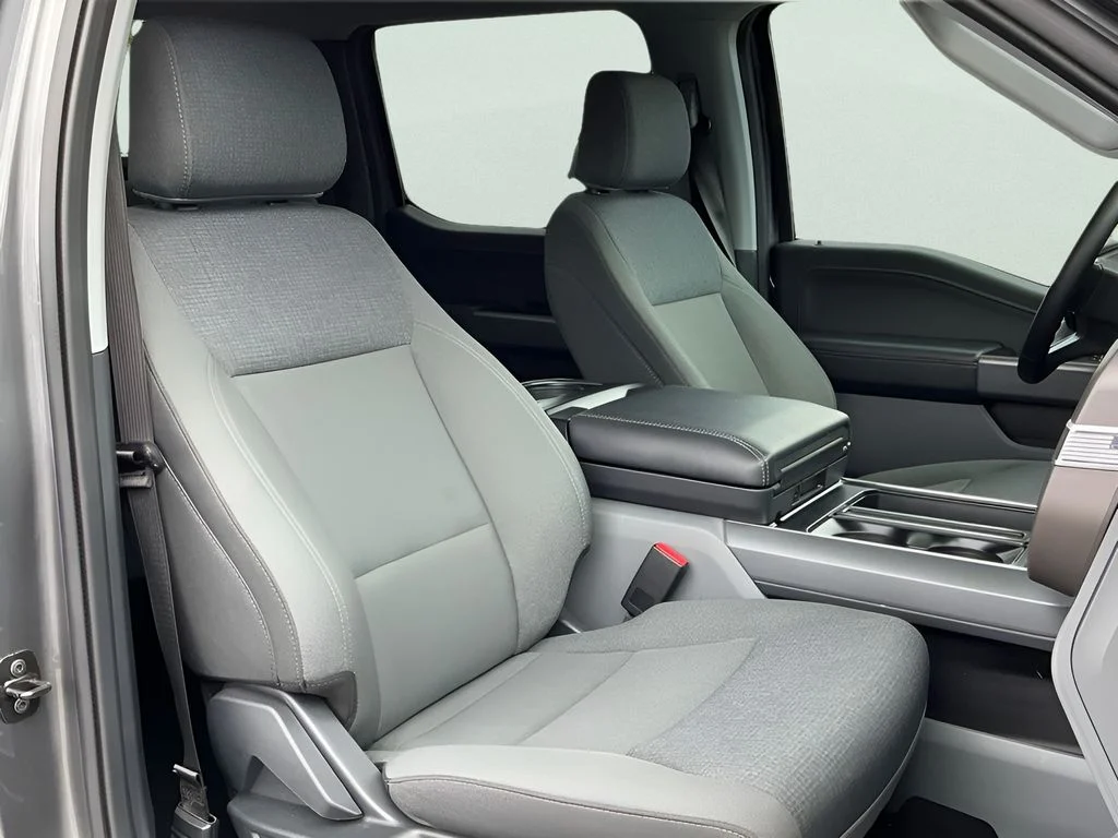 Used 2025 Gray Ford XLT image 12