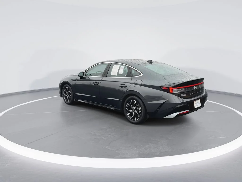 Used 2025 Gray Hyundai SEL image 6