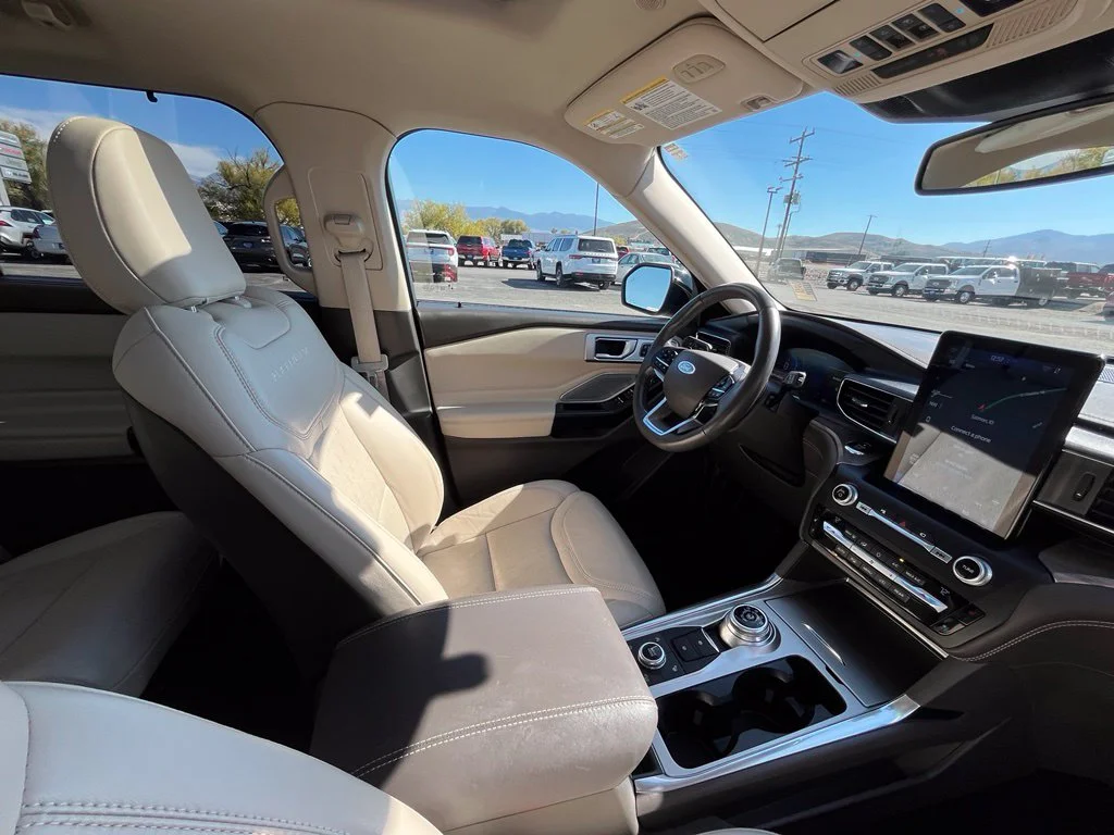 Used 2020  Ford Platinum image 22