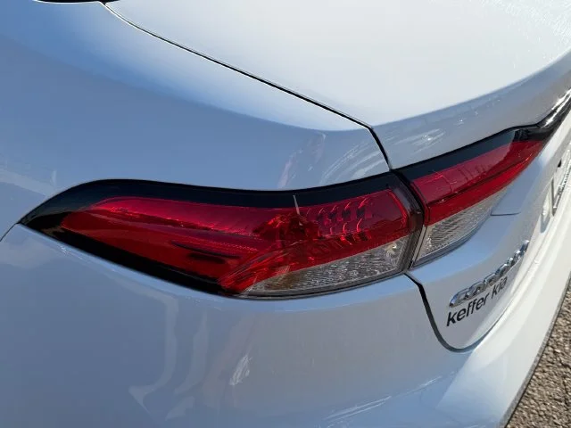 Used 2025 Ice Toyota LE image 13