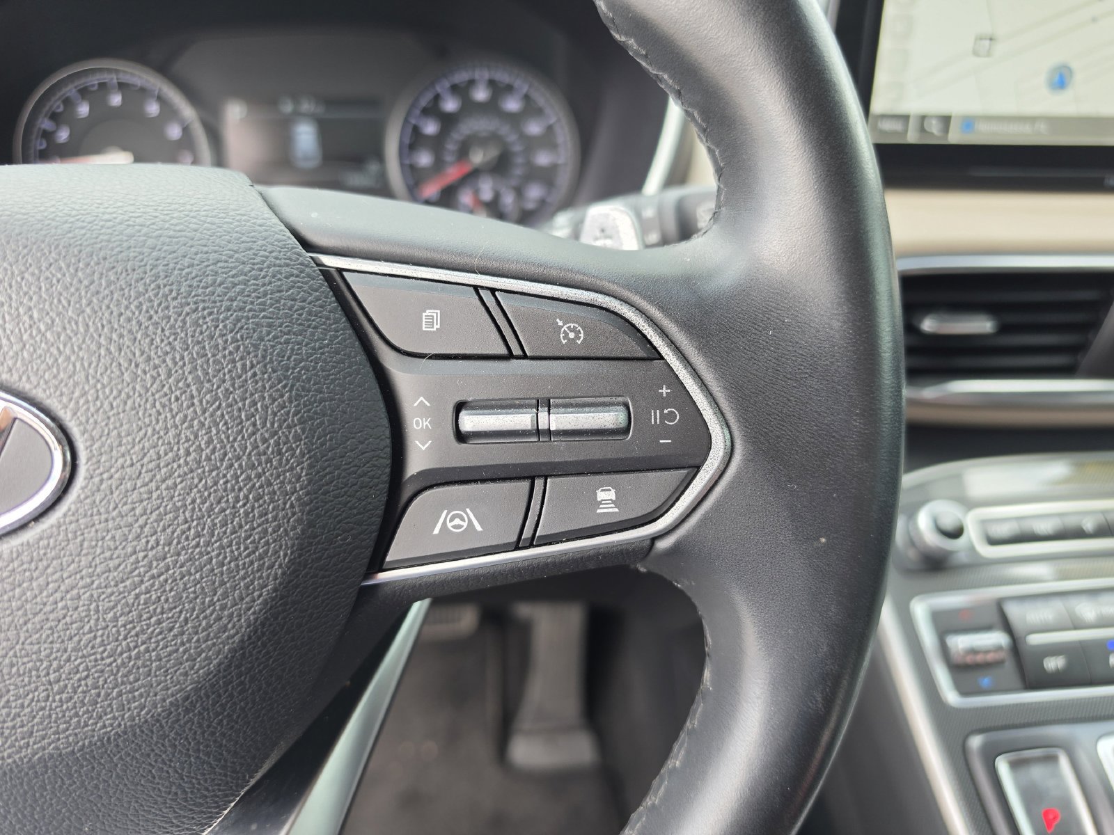 Used 2023 White Hyundai SEL image 32