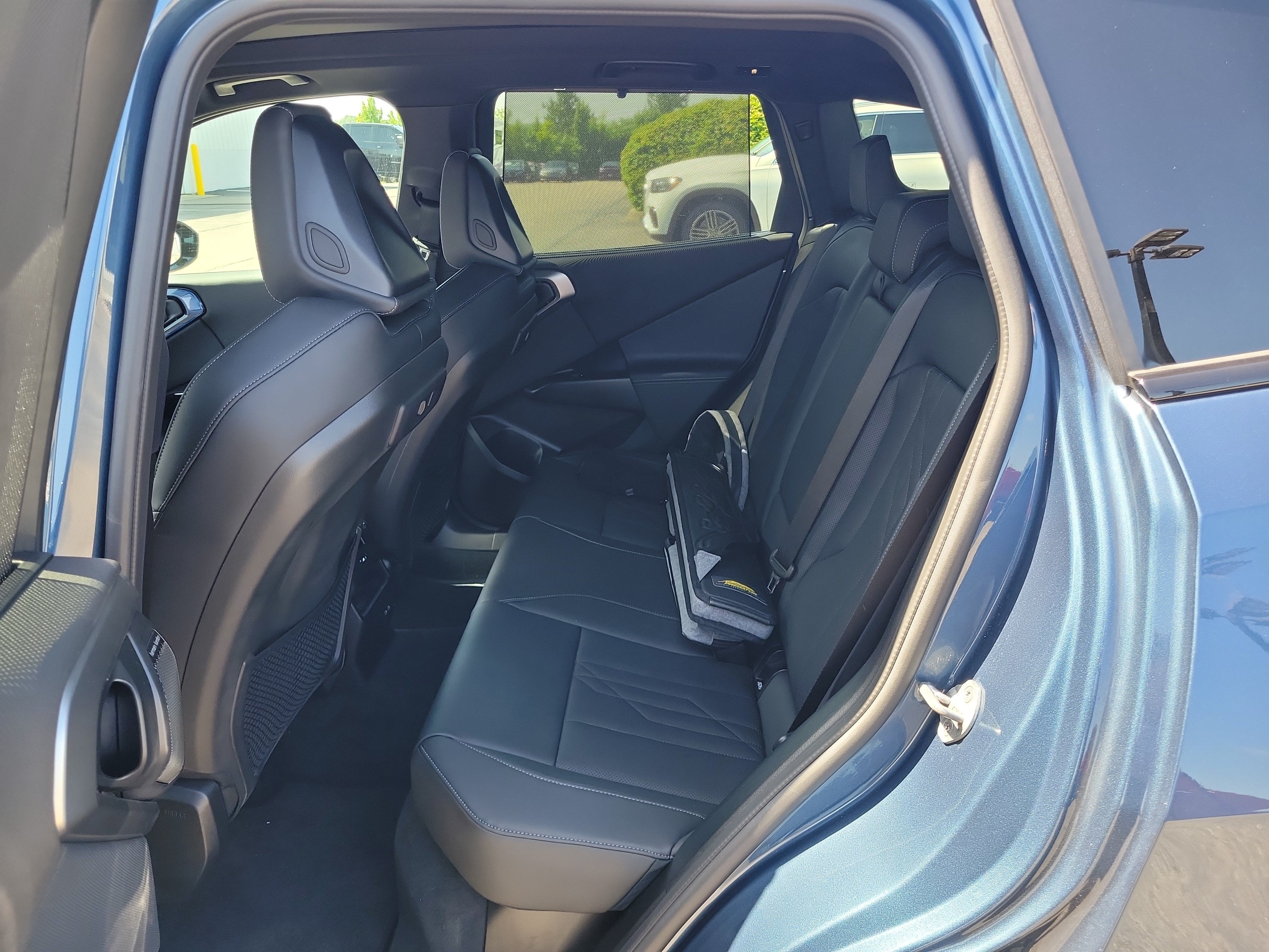 Used 2025 Blue BMW M50 xDrive image 14