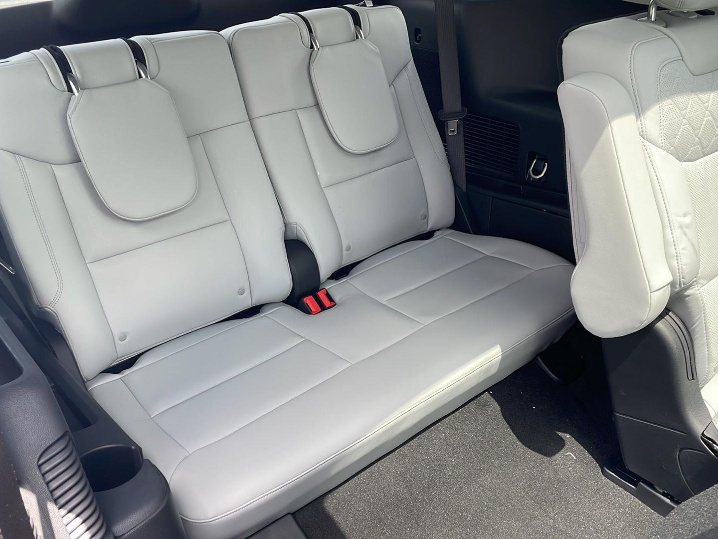 New 2026 Star White Metallic Tri-Coat Ford Platinum™ image 29