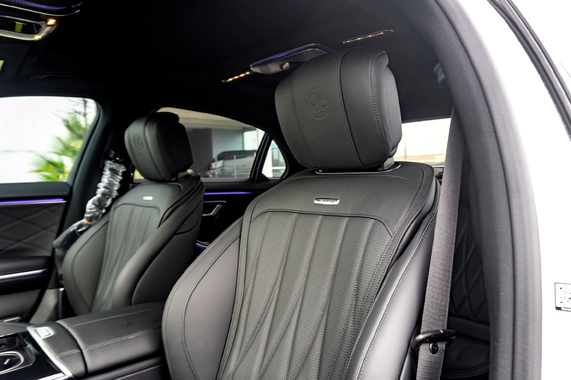 New 2026 MANUFAKTUR Moonlight White Metallic Mercedes-Benz AMG® S 63 E 4MATIC® Sedan image 32