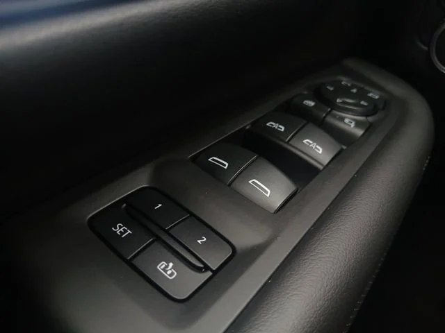 Used 2022 White GMC SLT image 7
