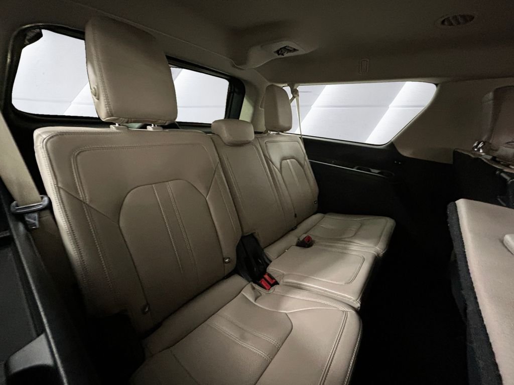 Used 2024 White Ford Limited image 16