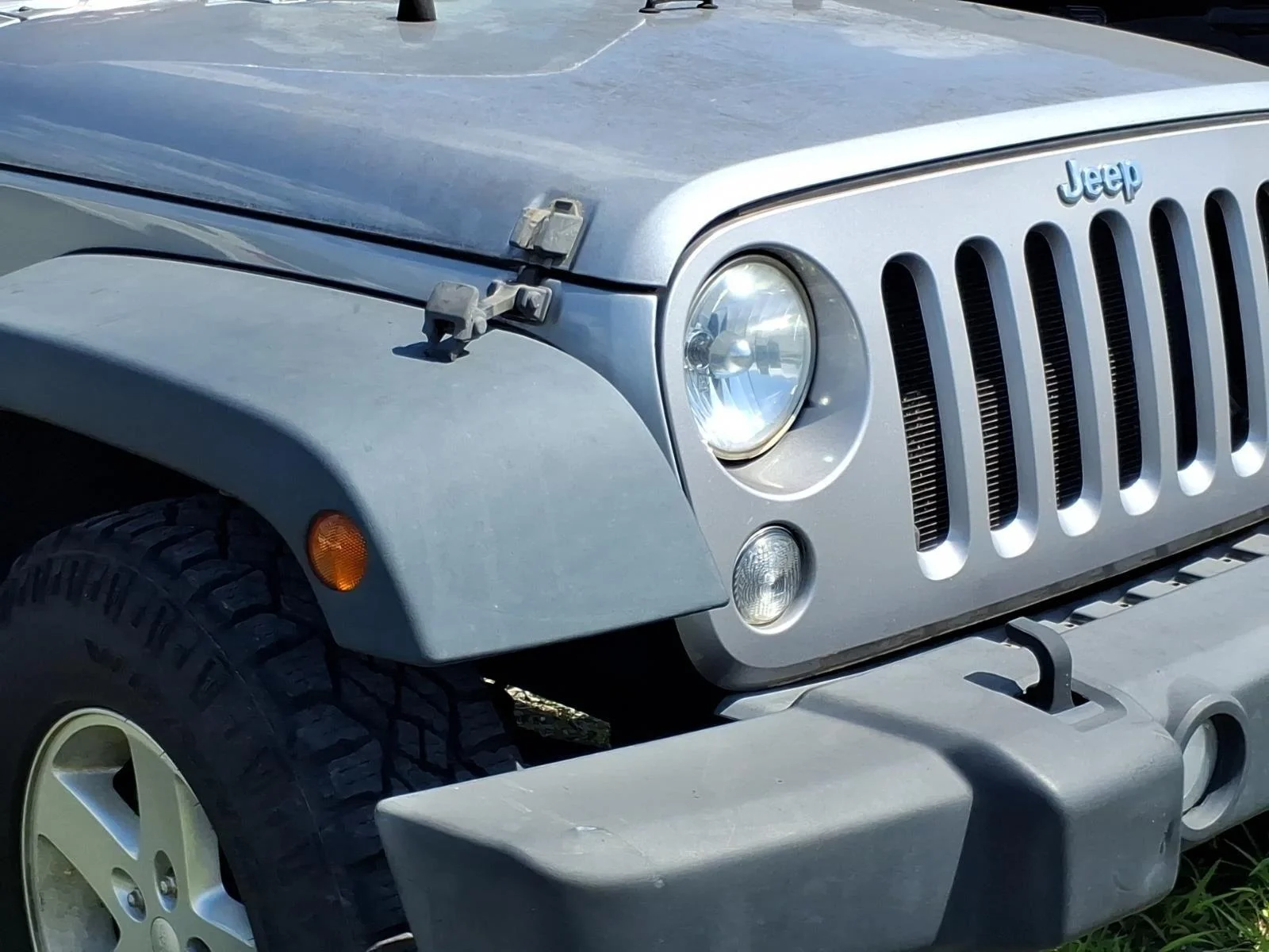 Used 2015 Billet Silver Metallic Clearcoat Jeep Sport image 12