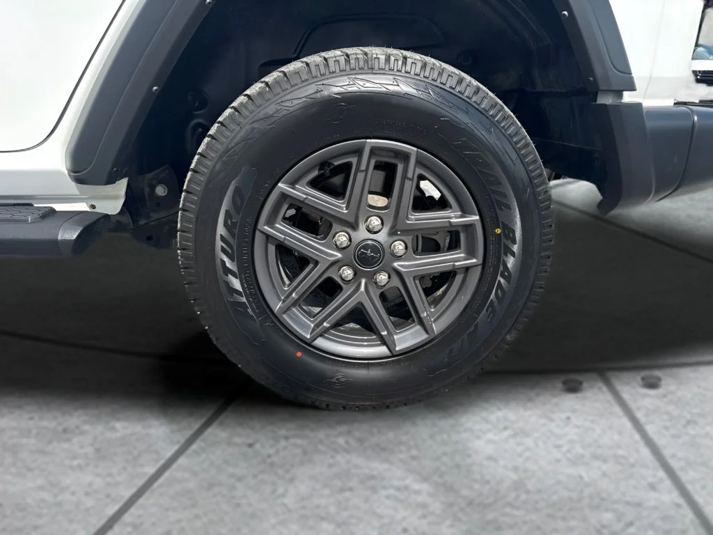 Used 2025 White Jeep Sport S image 29