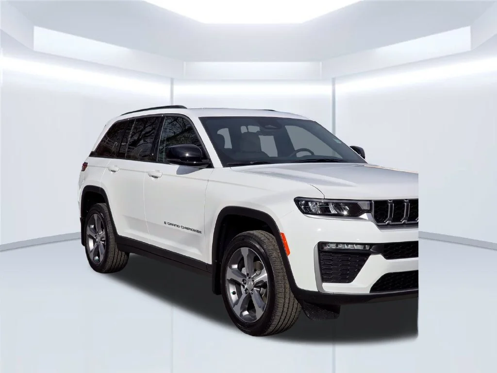 New 2026 White Jeep Limited image 39