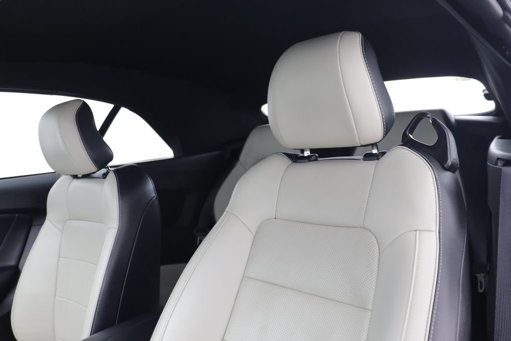 Used 2017 Oxford White Ford GT Premium image 12