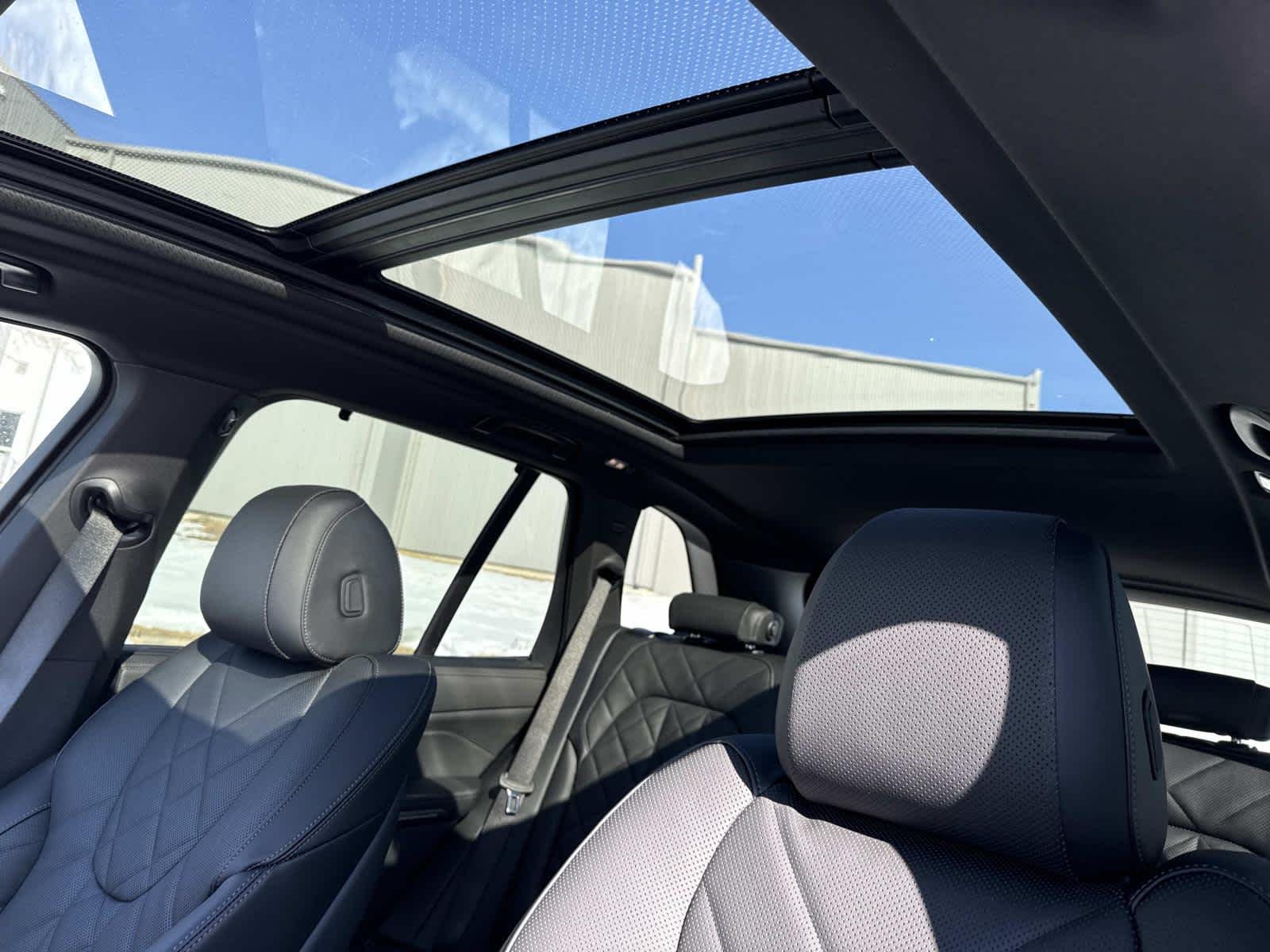 New 2026 Skyscraper Grey Metallic BMW xDrive50e image 4