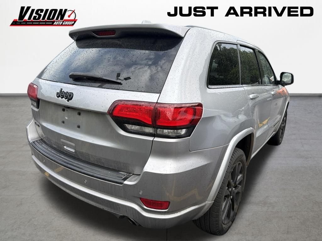 Used 2018 Silver Jeep Altitude image 4