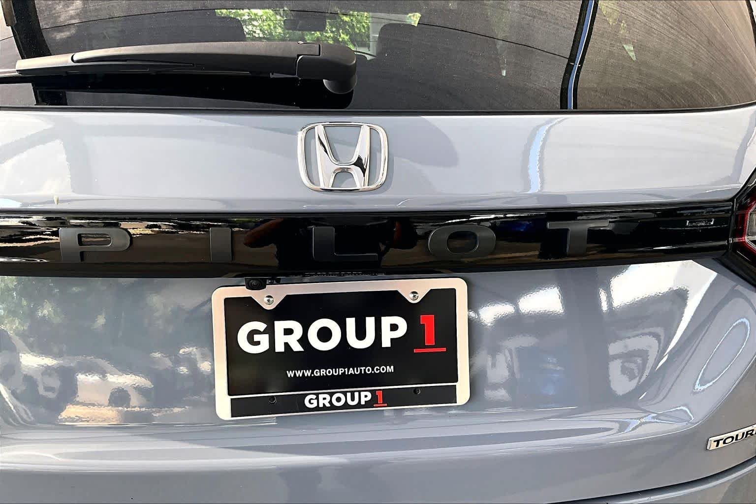 Used 2025 Sonic Gray Pearl Honda Touring image 10