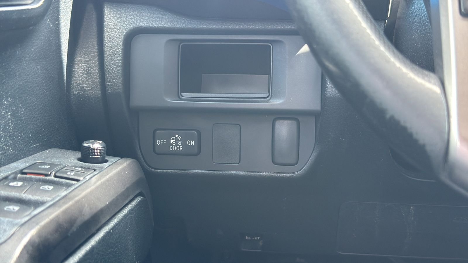 Used 2016 Blue Toyota SR5 image 17