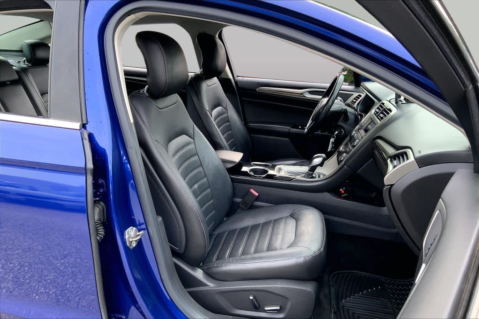 Used 2013 Deep Impact Blue Ford SE image 8