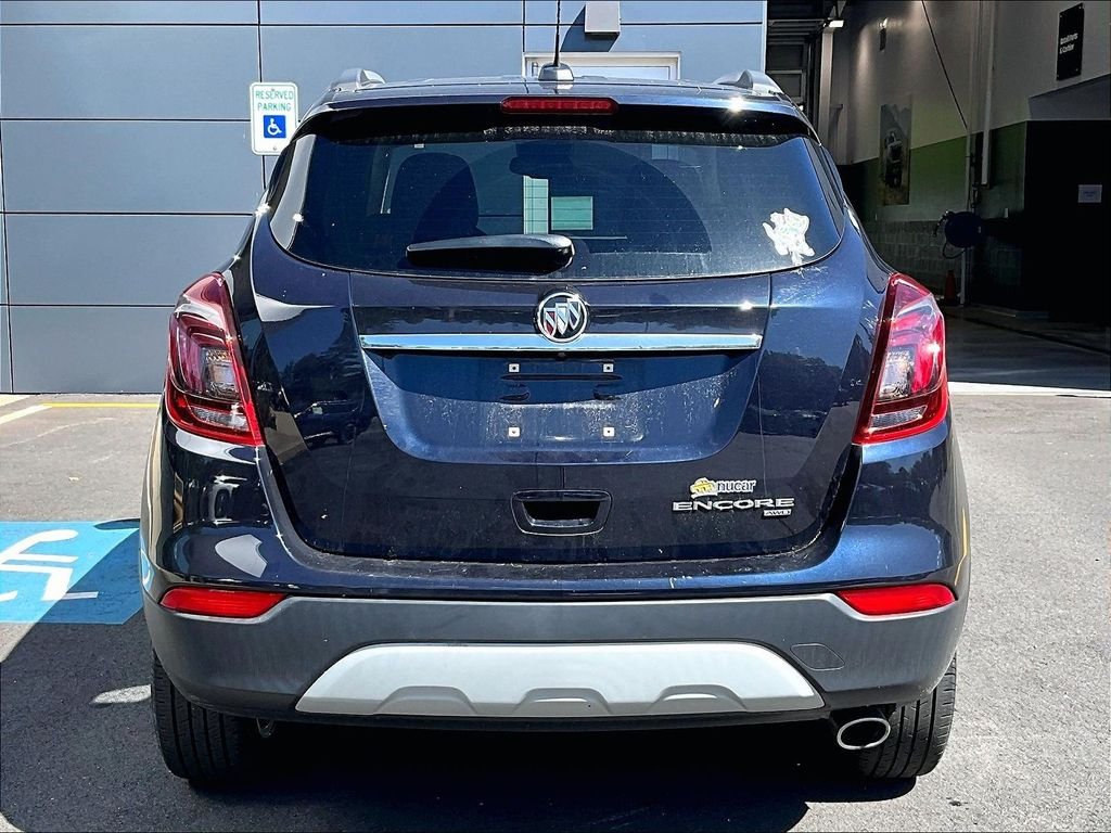 Used 2022 Blue Buick Preferred image 5