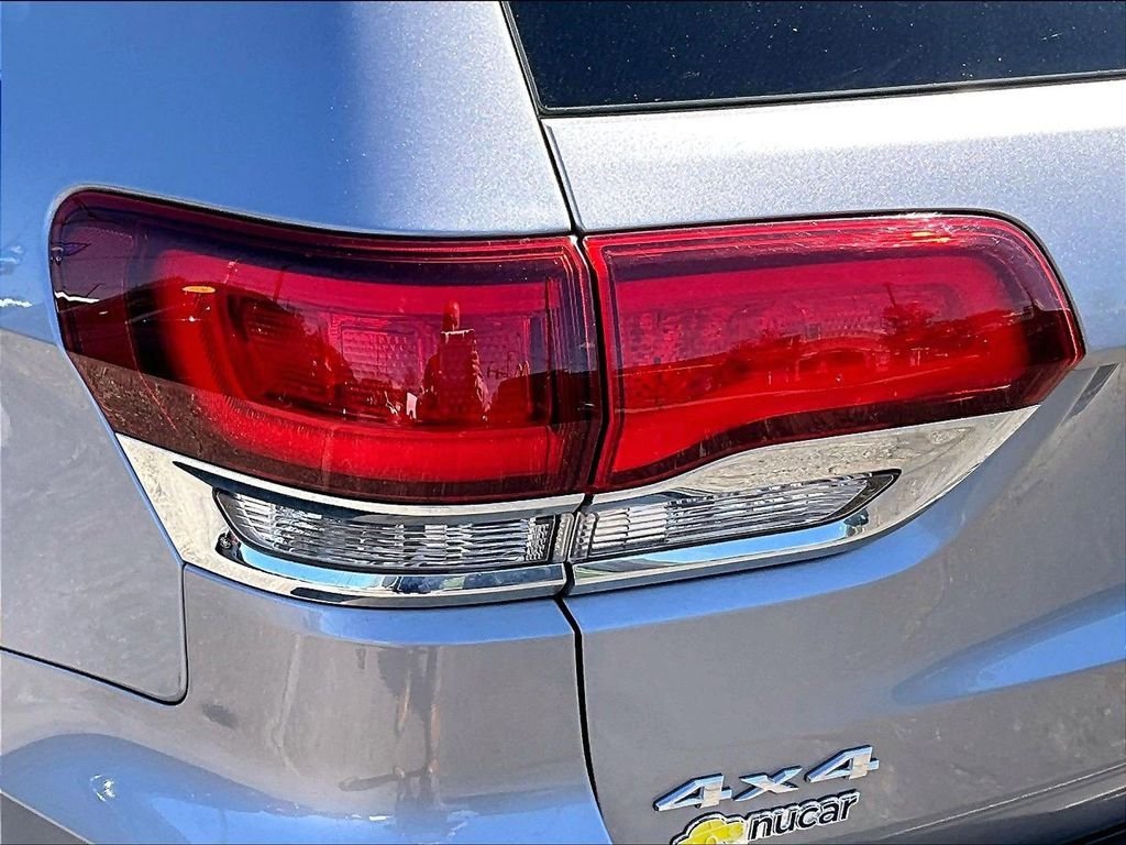 Used 2021 Silver Jeep Laredo E image 35
