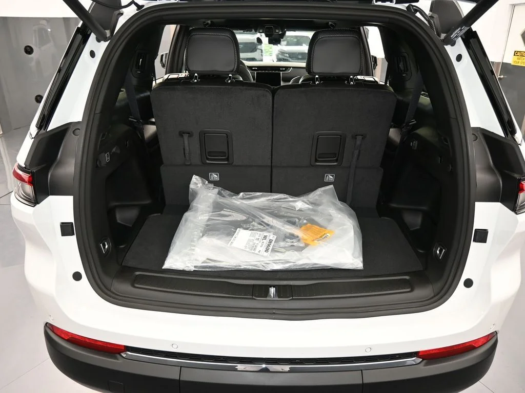 Used 2025 Bright White Clearcoat Jeep Limited image 33