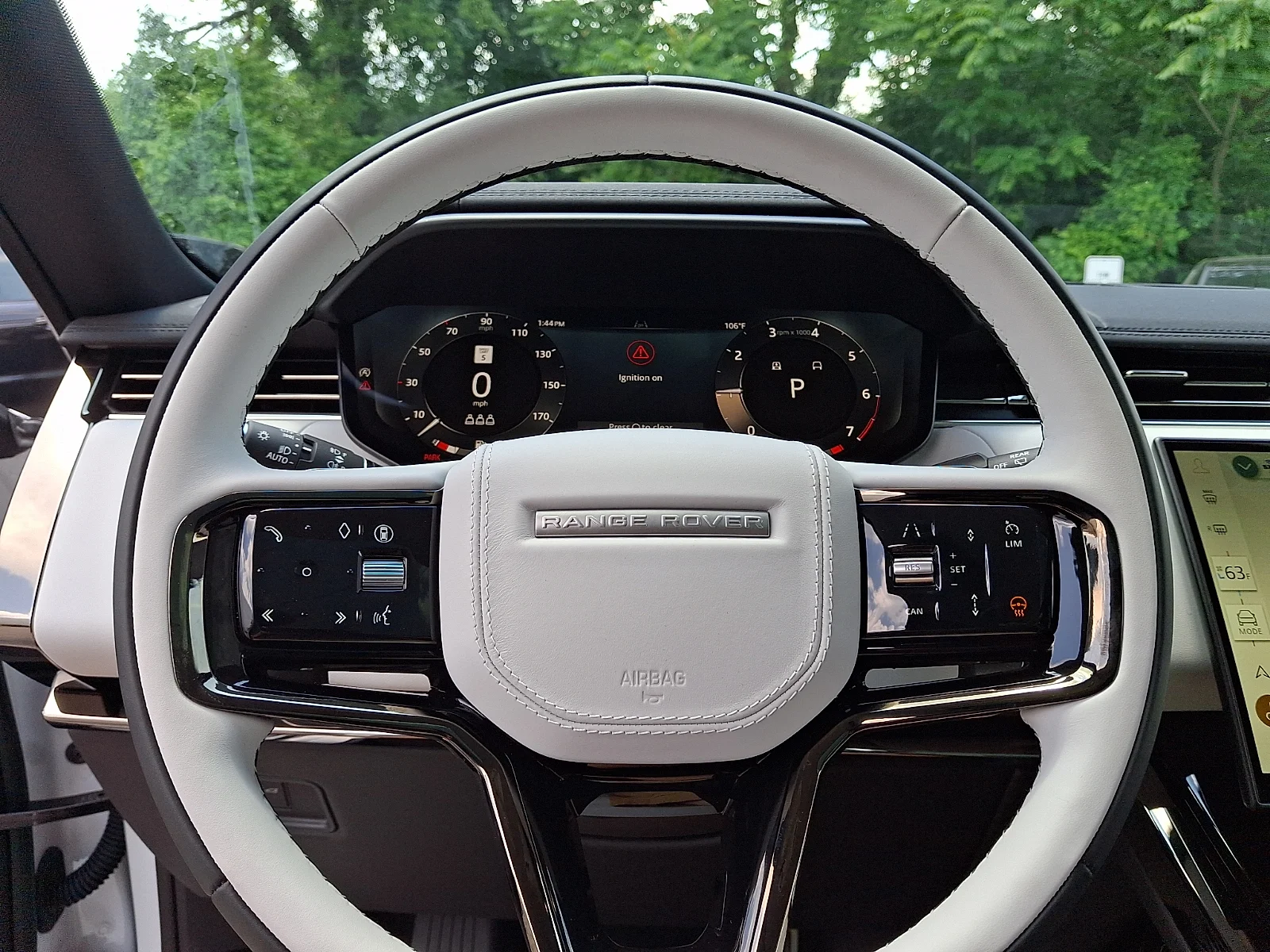 New 2026 Fuji White Land Rover P400 Dynamic SE image 17