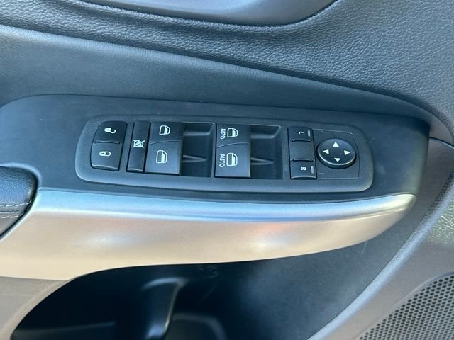 Used 2022 Gray Jeep Latitude Lux image 20