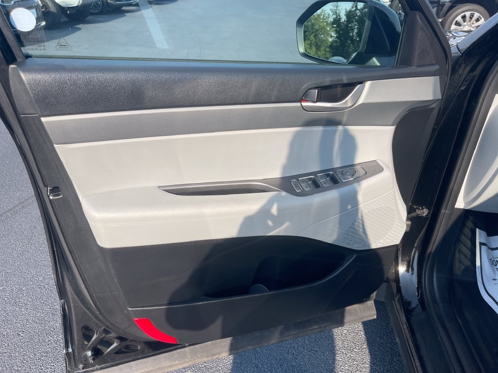 Used 2023 Black Hyundai SEL image 12