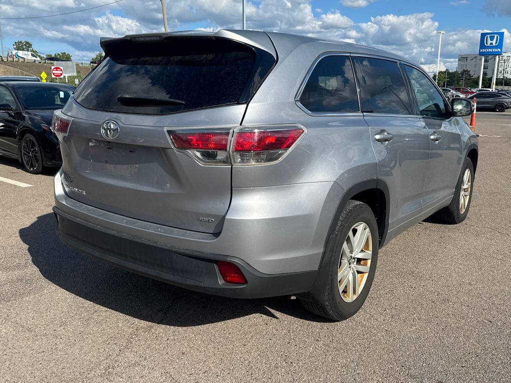 Used 2016 Silver Toyota LE V6 image 7