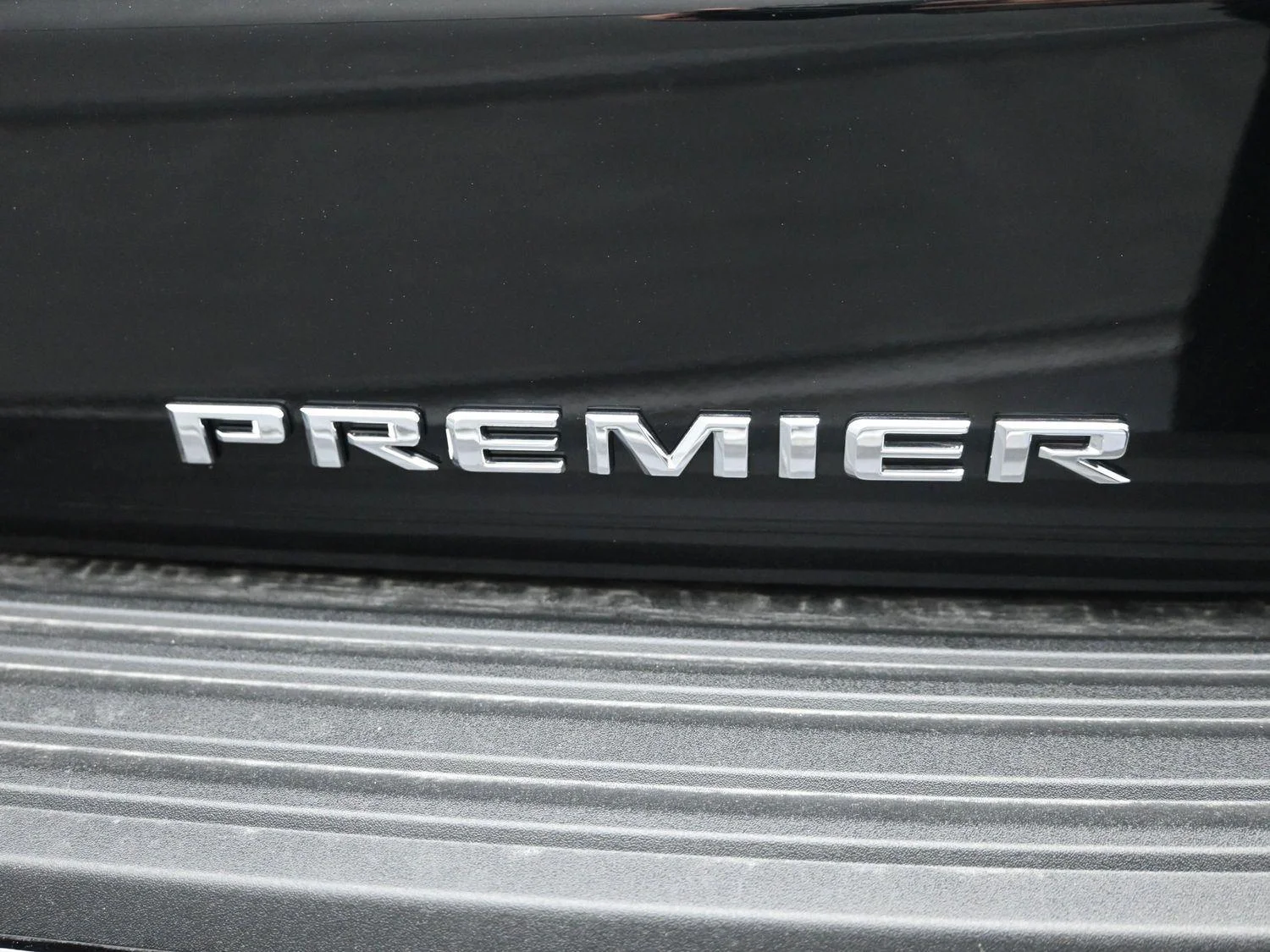 2026 Chevrolet Suburban Premier - Photo 19