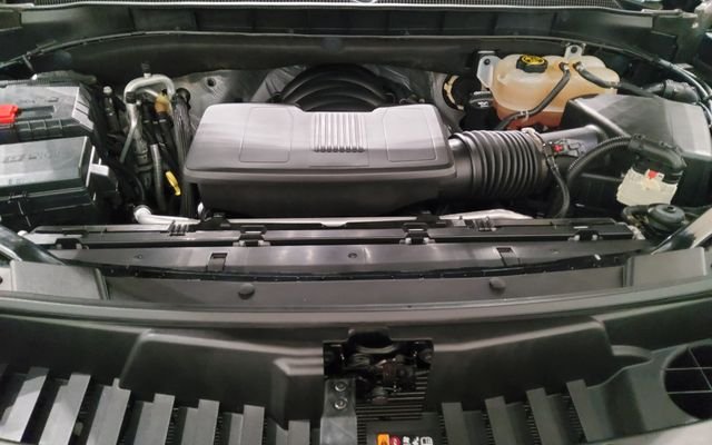 Used 2022 Black Chevrolet Z71 image 12