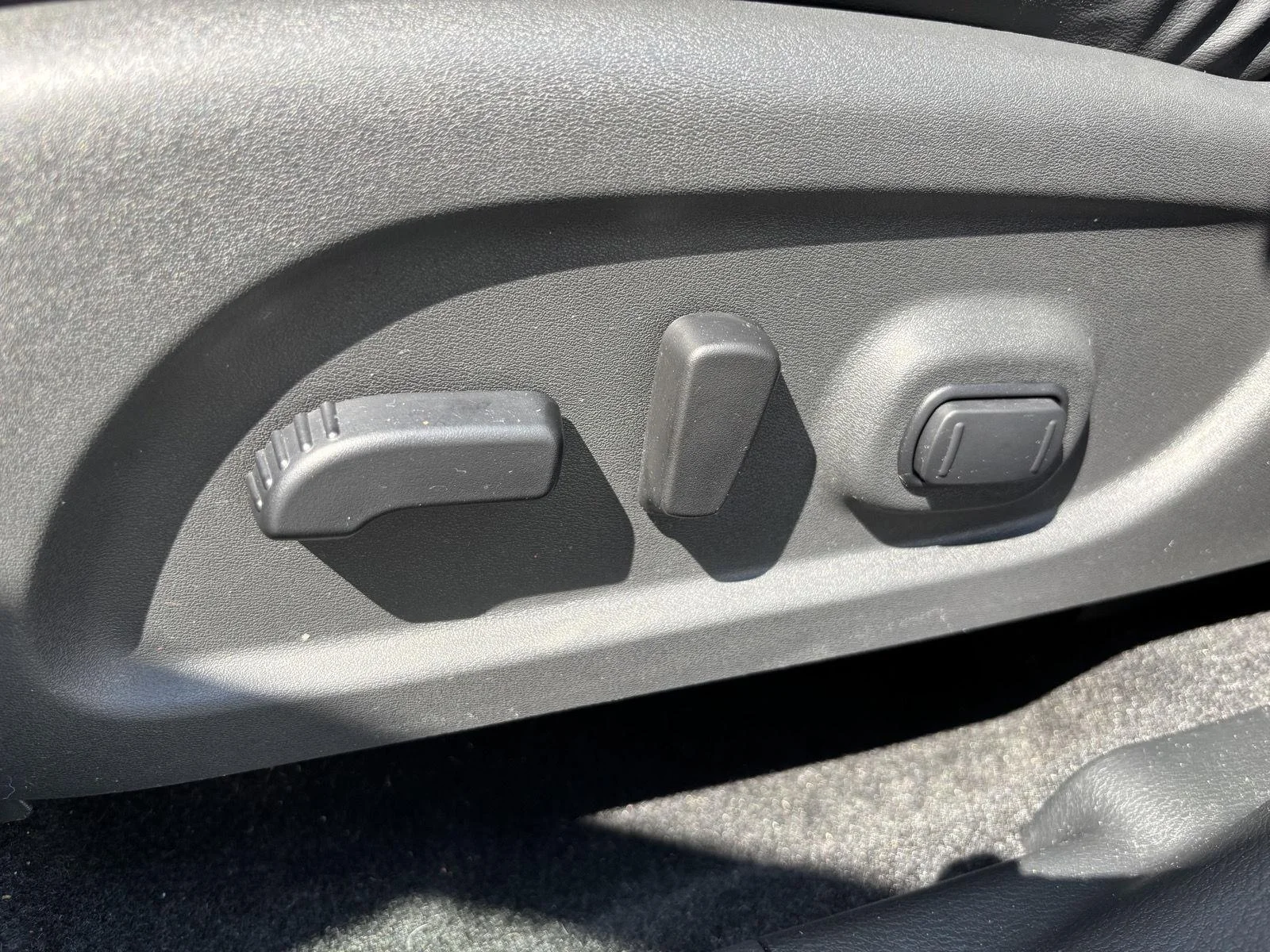 Used 2023  Nissan SV image 23