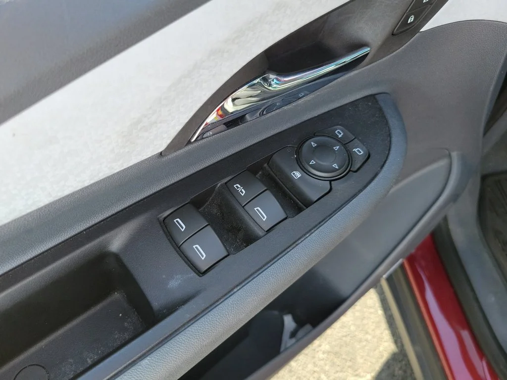 Certified Used 2017 Includes (TUS) Black grille. Chevrolet Premier image 21