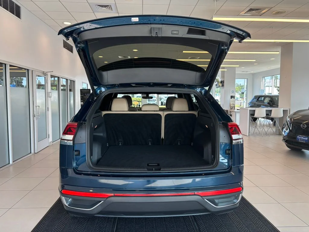 Used 2020 Blue Volkswagen 2.0T SE image 9