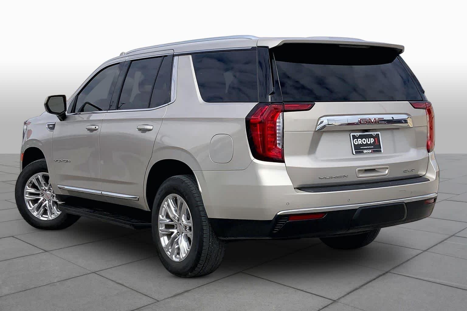 Used 2023 Pearl Beige Metallic GMC SLT image 13